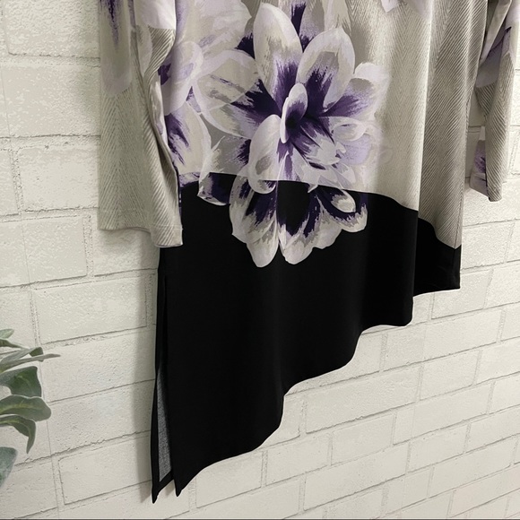 LAST CHANCE ✨ CHICO’S Colorblock Flowered Asymmetrical Hem Top - Picture 6 of 11
